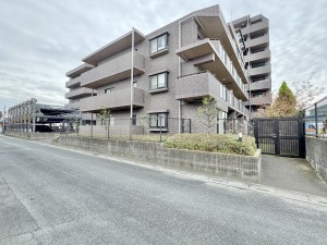 吉川市大字保、マンションの画像です