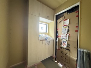 吉川市栄町、新築一戸建ての玄関画像です