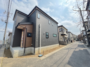 吉川市栄町、新築一戸建ての外観画像です