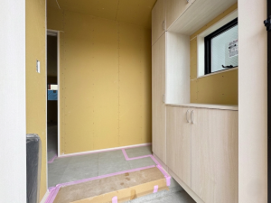 吉川市栄町、新築一戸建ての玄関画像です