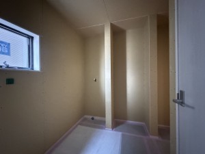 吉川市栄町、新築一戸建ての洗面画像です