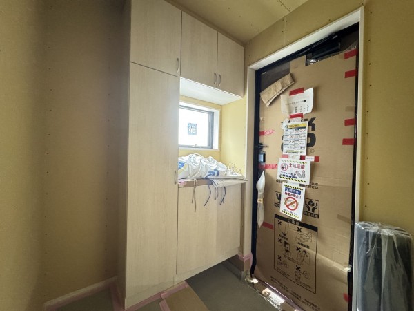 吉川市栄町、新築一戸建ての玄関画像です