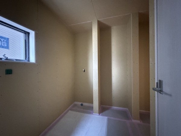 吉川市栄町、新築一戸建ての洗面画像です