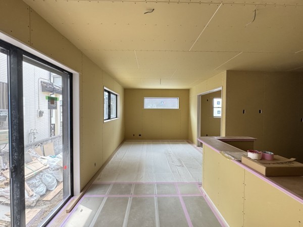 吉川市栄町、新築一戸建ての居間画像です