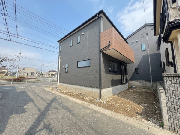 吉川市栄町、新築一戸建ての外観画像です