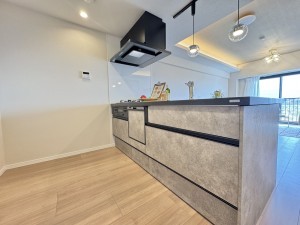 三郷市早稲田、マンションの画像です