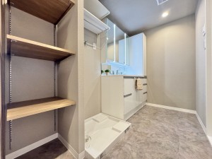 三郷市早稲田、マンションの画像です