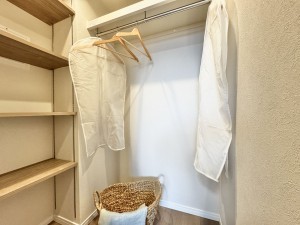 三郷市早稲田、マンションの画像です