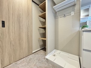 三郷市早稲田、マンションの画像です