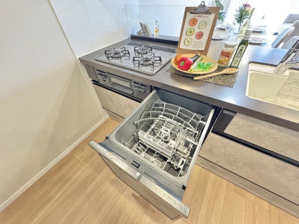 三郷市早稲田、マンションの画像です