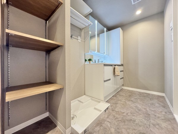 三郷市早稲田、マンションの画像です