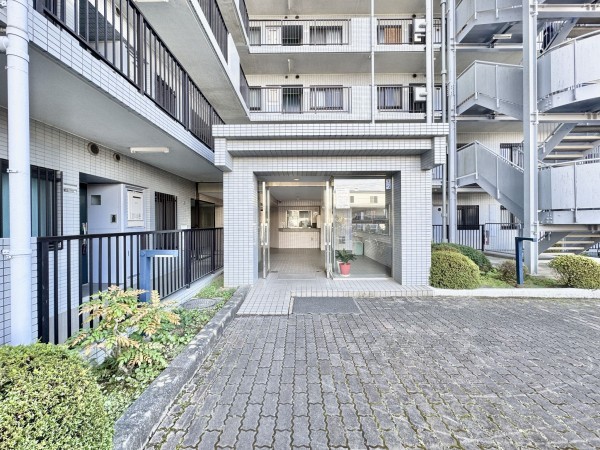 三郷市早稲田、マンションの画像です