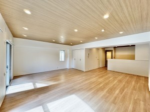 吉川市栄町、マンションの画像です