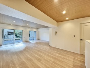 吉川市栄町、マンションの画像です