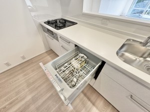 吉川市栄町、マンションの画像です