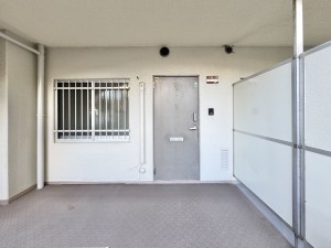 吉川市栄町、マンションの画像です