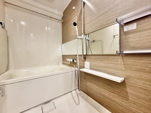 吉川市栄町、マンションの画像です