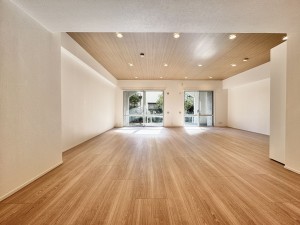 吉川市栄町、マンションの画像です