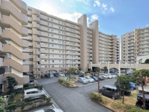 吉川市栄町、マンションの画像です