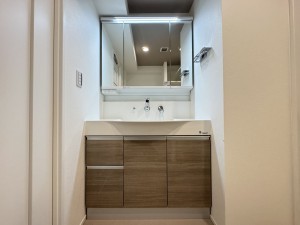 吉川市栄町、マンションの画像です