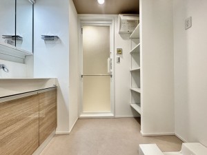 吉川市栄町、マンションの画像です