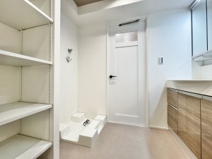 吉川市栄町、マンションの画像です