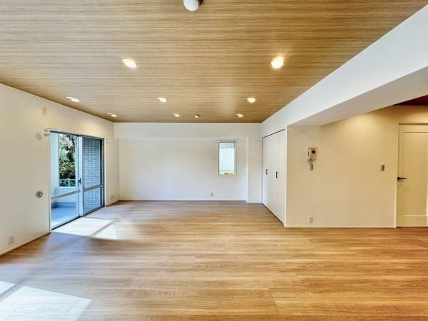 吉川市栄町、マンションの画像です