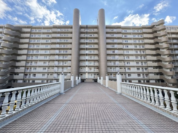 吉川市栄町、マンションの画像です