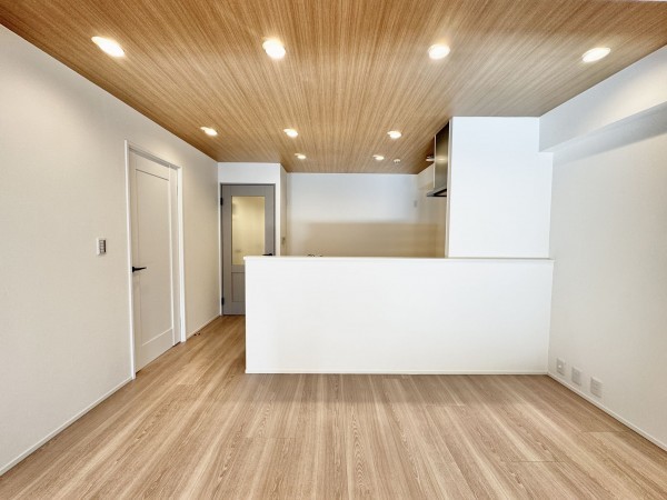 吉川市栄町、マンションの画像です