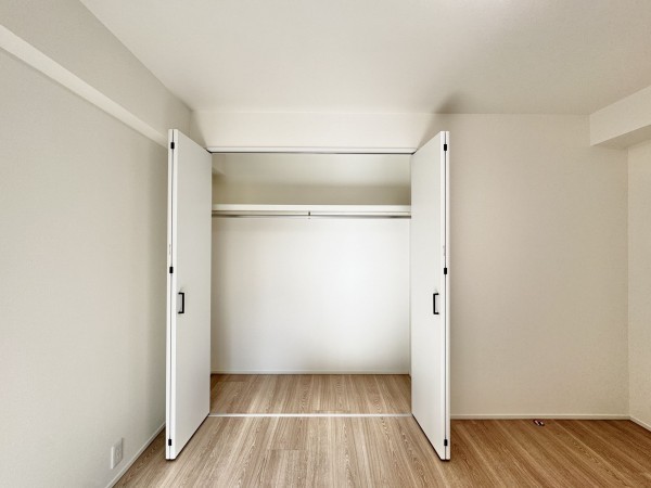 吉川市栄町、マンションの画像です