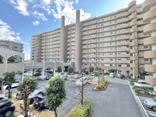 吉川市栄町、マンションの画像です