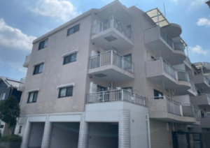 三郷市高州、マンションの画像です