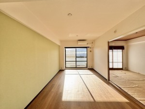 三郷市高州、マンションの画像です