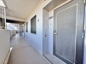 三郷市高州、マンションの画像です