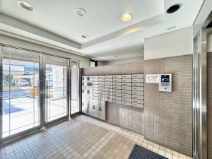 三郷市高州、マンションの画像です