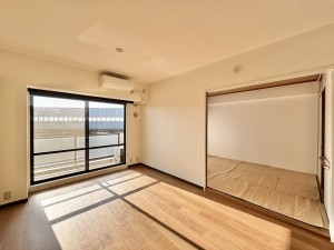 三郷市高州、マンションの画像です