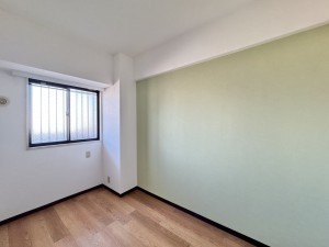 三郷市高州、マンションの画像です