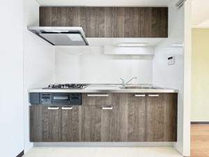 三郷市高州、マンションの画像です