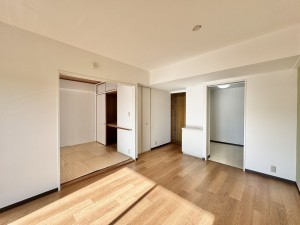 三郷市高州、マンションの画像です