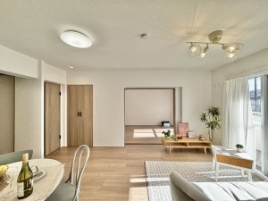 三郷市早稲田、マンションの画像です