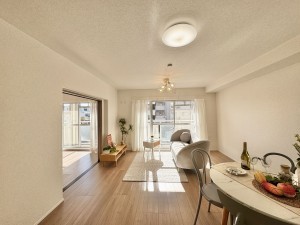 三郷市早稲田、マンションの画像です