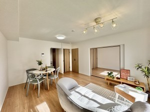 三郷市早稲田、マンションの画像です