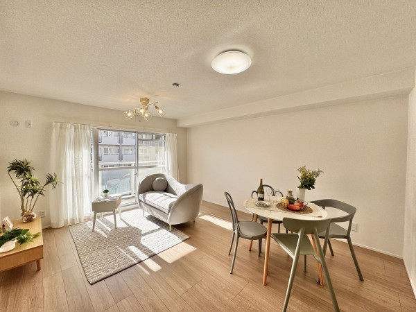 三郷市早稲田、マンションの画像です