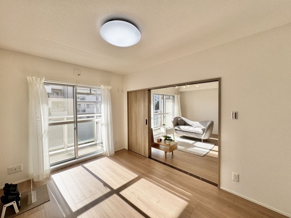 三郷市早稲田、マンションの画像です