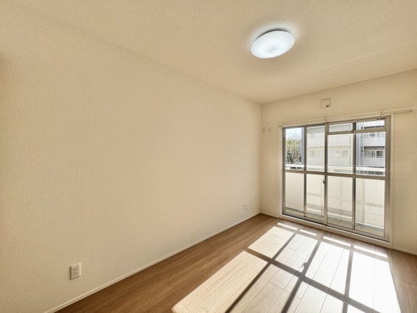 三郷市早稲田、マンションの画像です