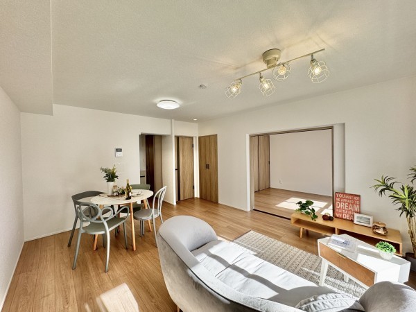 三郷市早稲田、マンションの画像です