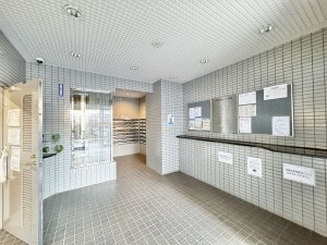 三郷市高州、マンションの画像です