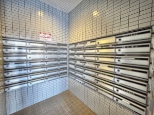 三郷市高州、マンションの画像です