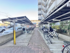 三郷市高州、マンションの画像です