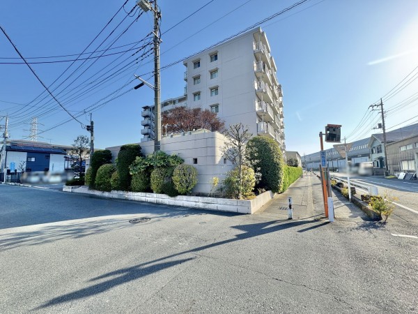 三郷市高州、マンションの画像です